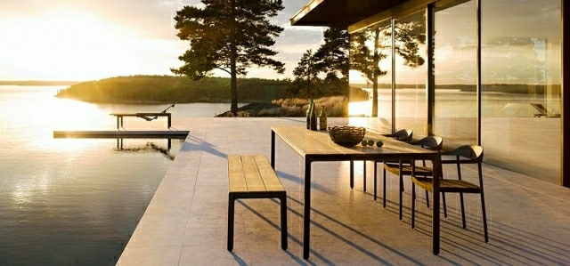 terrasse aménagement idée originale style scandinave arbre chaise mobilier design extérieur