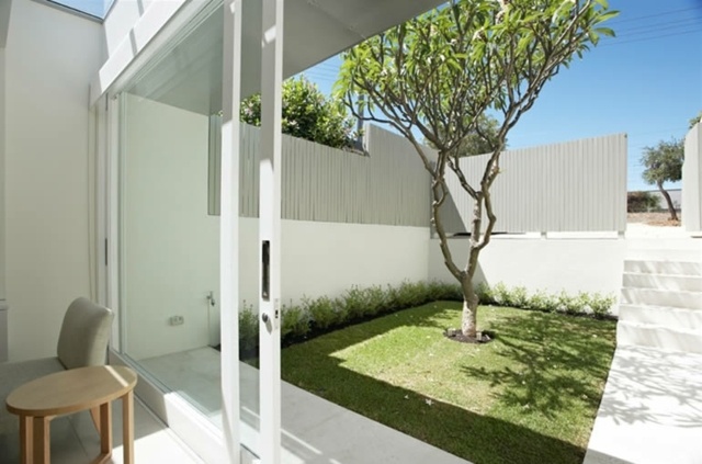 design d'extérieur simplicité arbre déco table terrasse idée