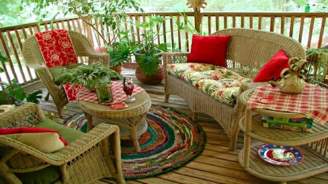 balcon beau idée design style contemporain coussin rouge tapis plante