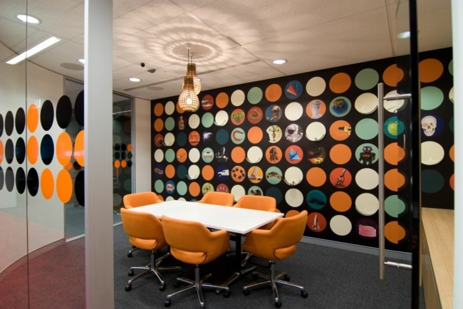 chaise design orange intérieur de bureau moderne artistique unique idée aménagement bureau design