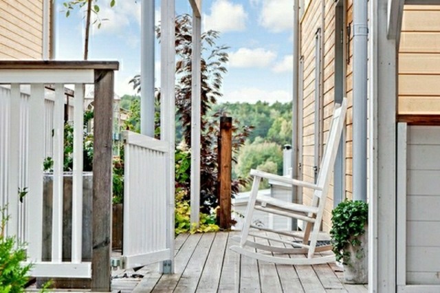 design idée chaise blanche beau ciel balcon terrasse terrasse confort design moderne terrasse
