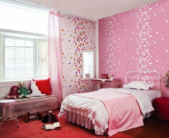 chambre fille papier peint rose