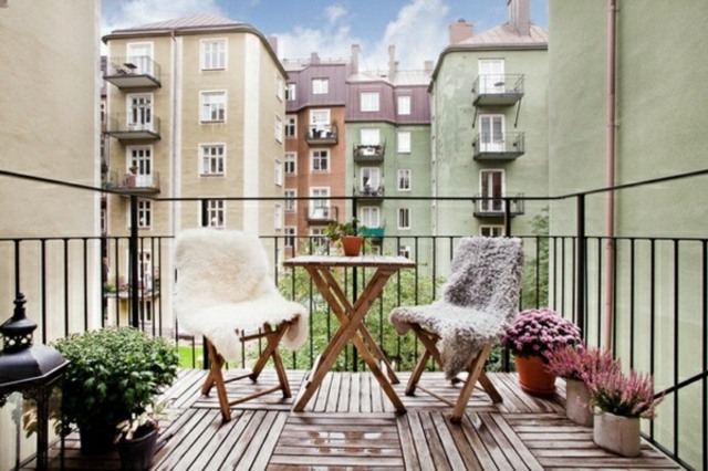 balcon déco sympa pas cher terrasse cool parquet bois table design moderne terrasse