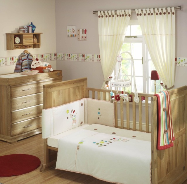 déco chambre bébé mobilier bois