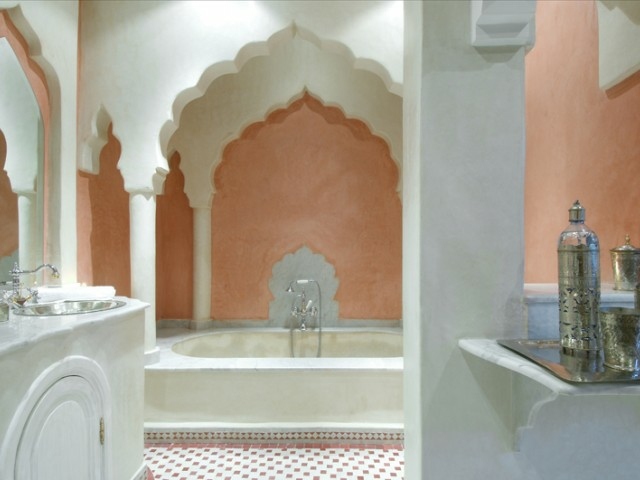 décoration salle de bain sous voûte