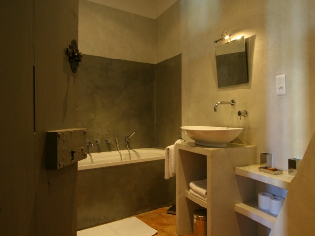 décoration salle de bain tadelakt rustique