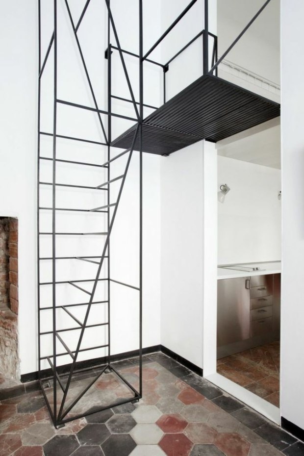 escalier compact en metal parfait pour loft