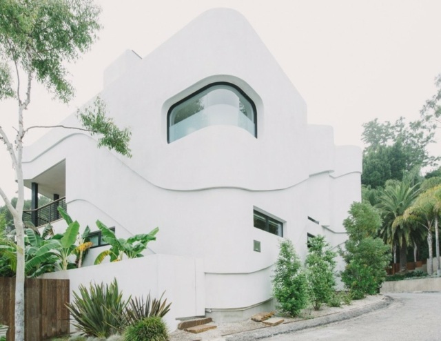 jolie maison blanche plante déco végétation terrasse verte moderne architecture originale
