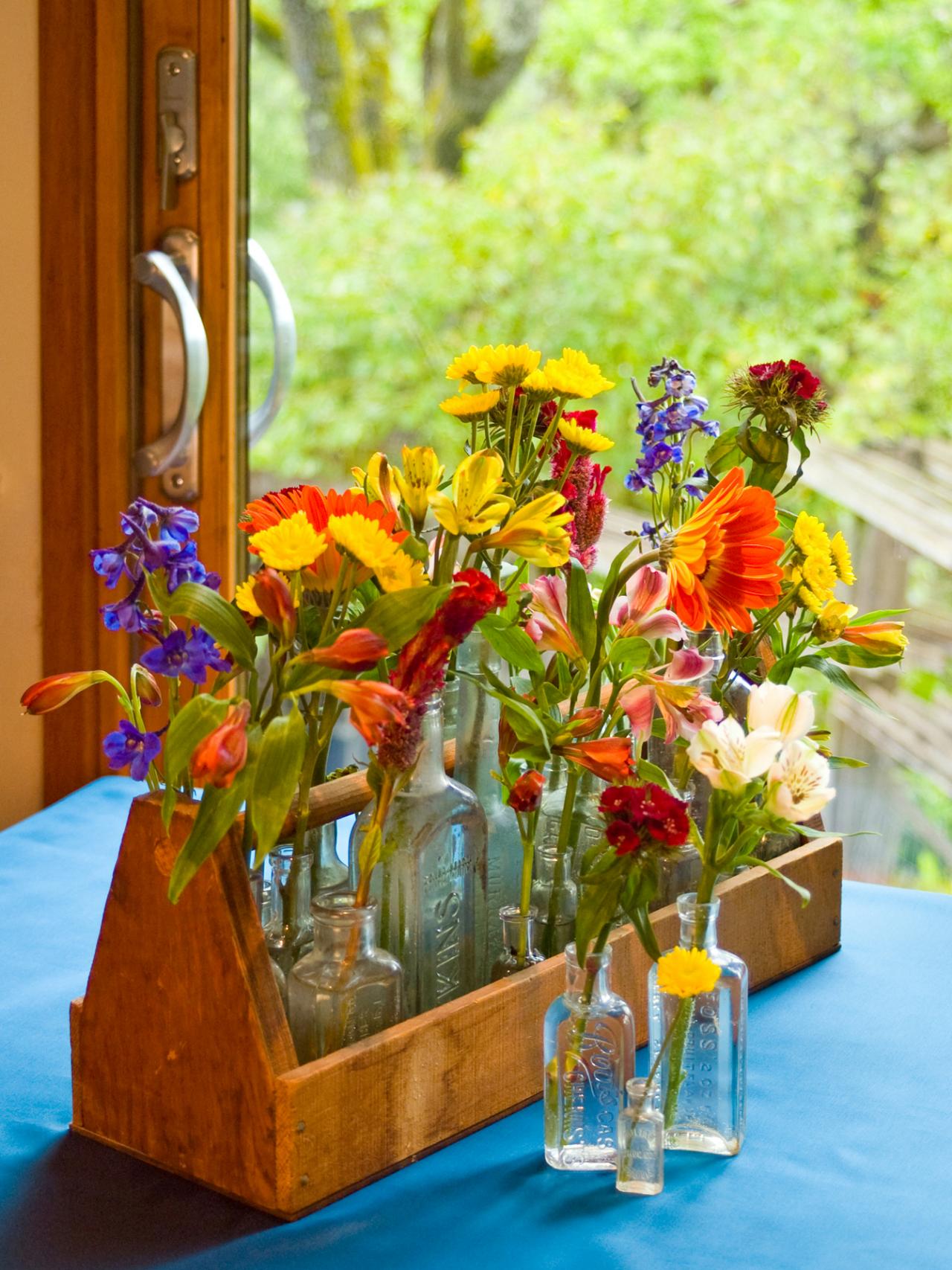 original déco fleurs bois transformer bouteille vase réutilisation créatif
