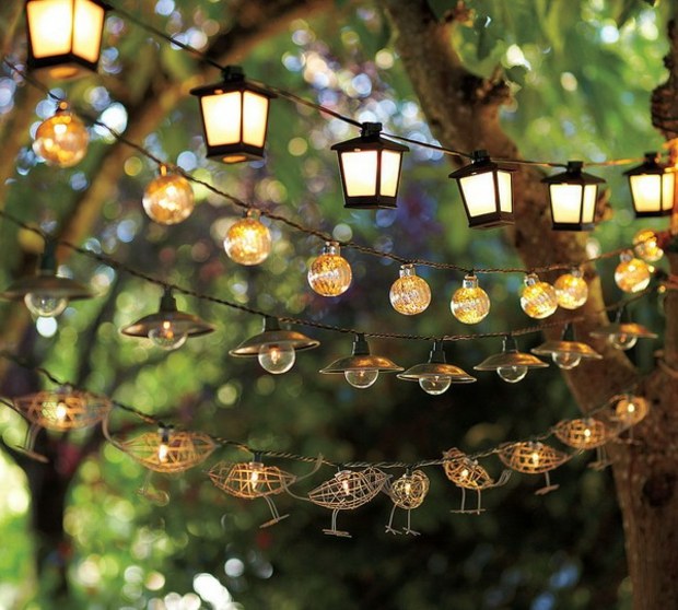 guirlandes lanternes variées pour éclairer terrasse