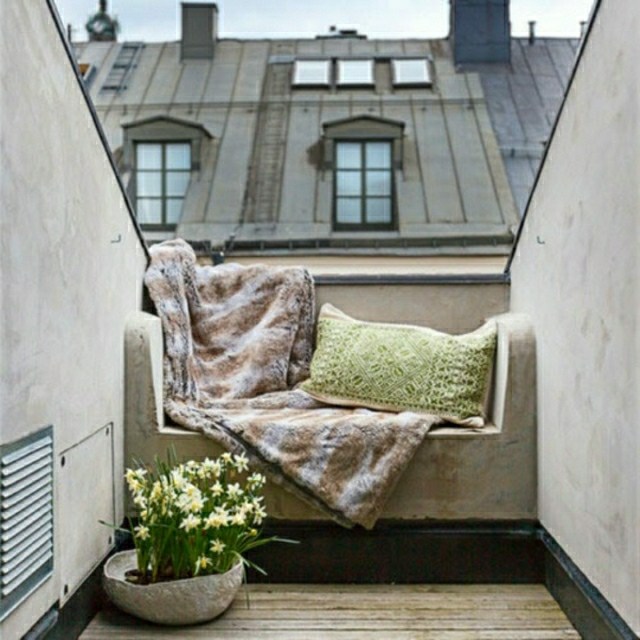 déco idée petit balcon ville coussin design jolie ville confort 