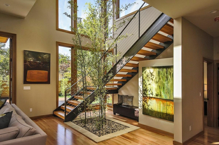 maison escalier droit grand espace en bois déco originale amenagement maison fenêtre
