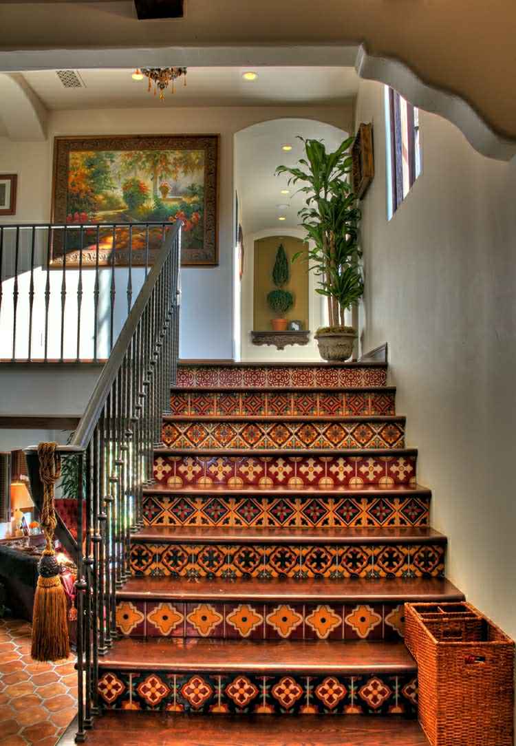 intérieur maison originale escalier style oriental différent pierre céramique intéressant petit escalier droit