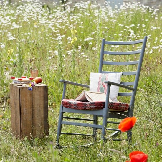 design espace jardin chaise maison bois coussin déco extérieur fleur herbe