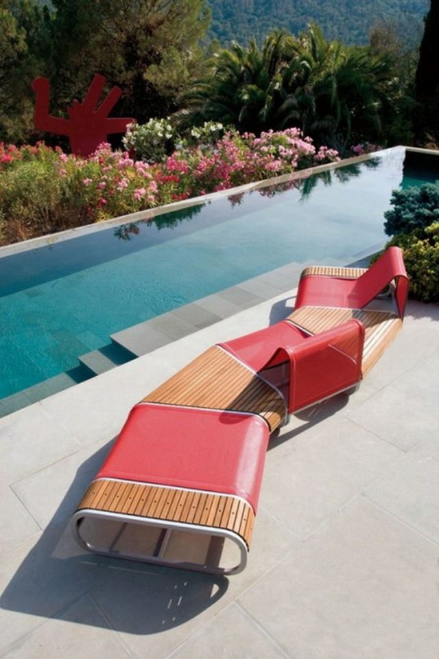 mobilier-de-jardin-piscine-rouge