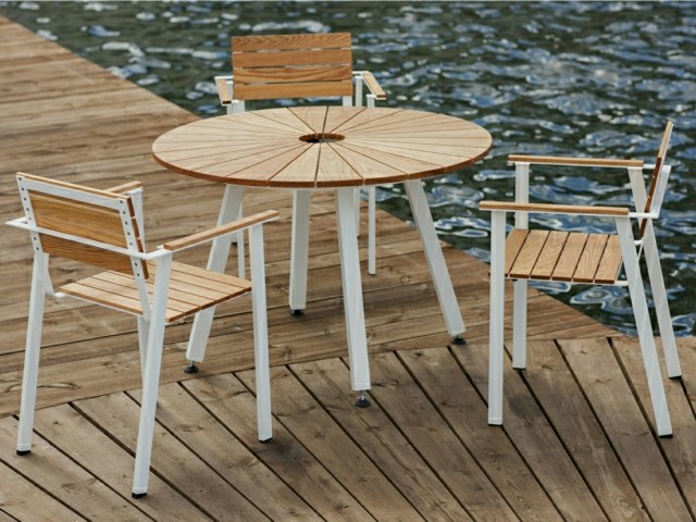 petite table en bois parfaite jardin terrasse idée mobilier design