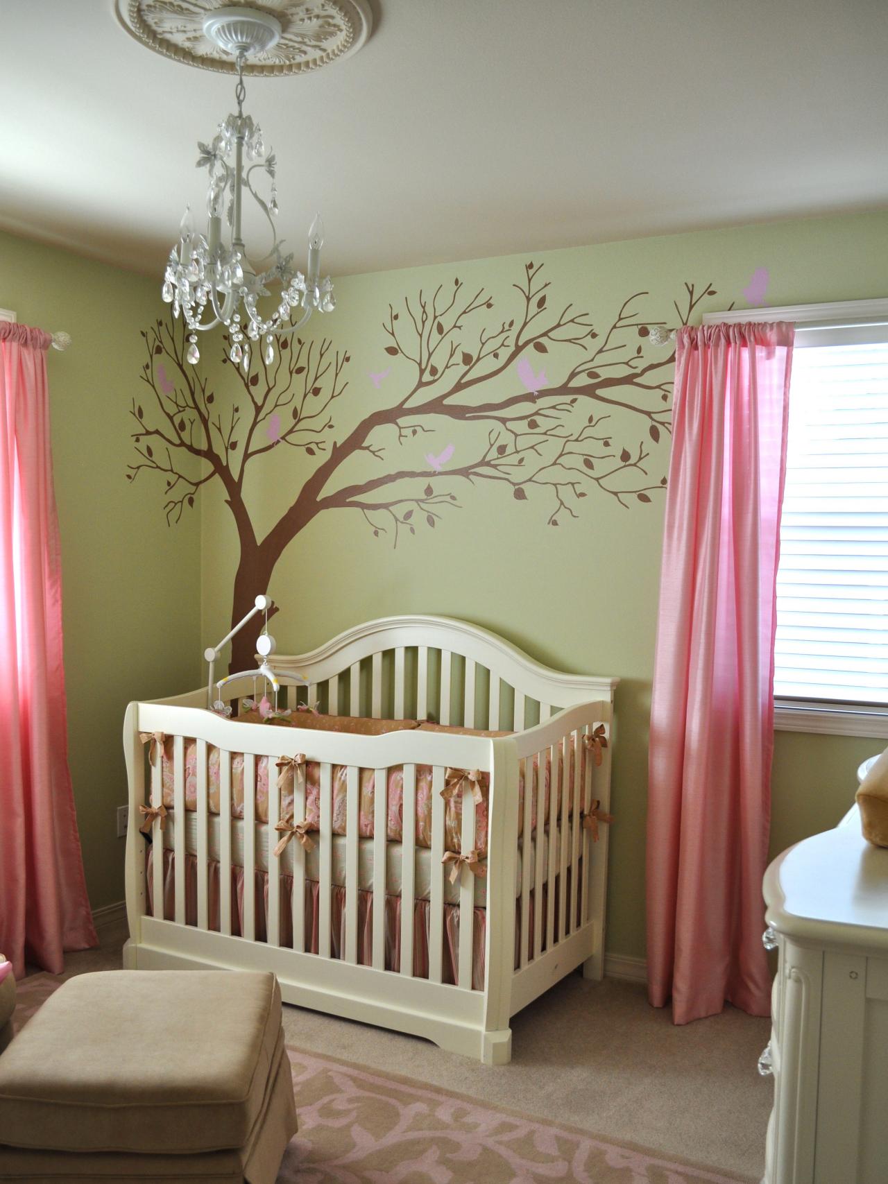 peinture chambre enfant bébé sympa fille motifs arbre dessin oiseaux