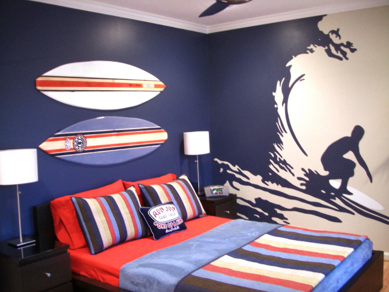 peinture chambre enfant surf ado idée déco bleu foncé lit deux places ado