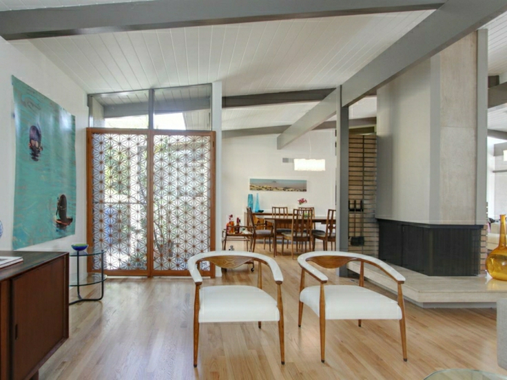 idée originale aménagement salon chaise bois blanc séparer la pièce parquet