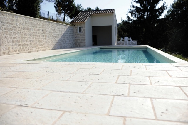 sol terrasse pierre piscine