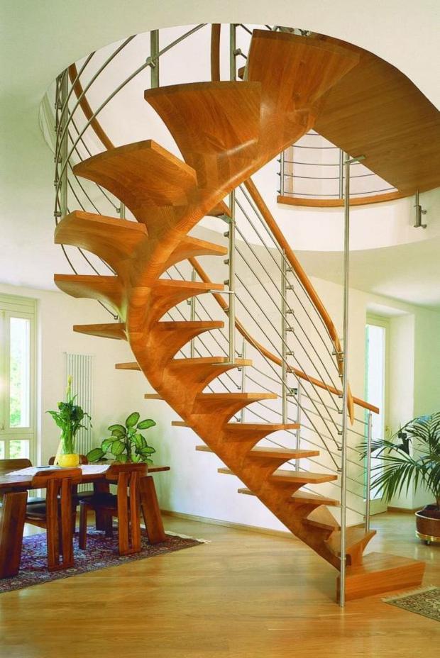 superbe escalier en colimaçon compact en bois