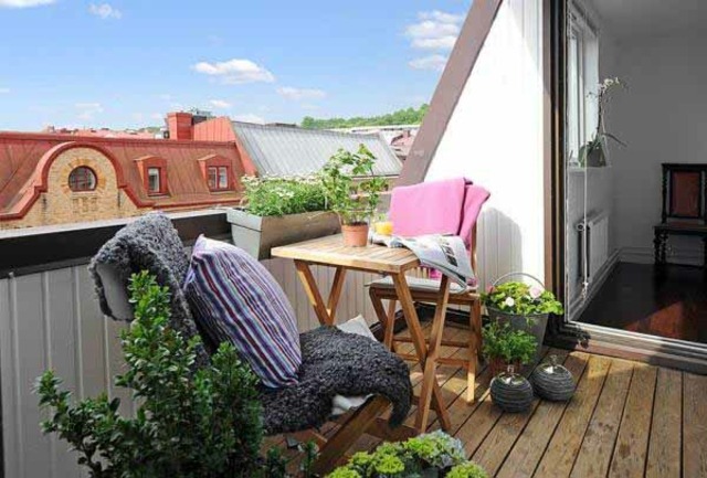 terrasse appart ville design moderne déco originale effet classe couverture coussin table dehors