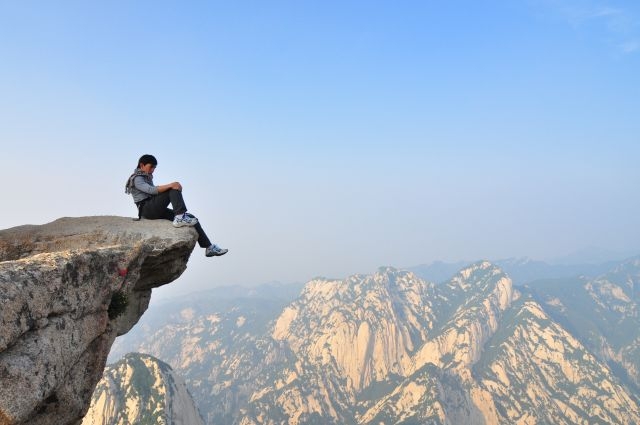 vacances montagne asie hua shan en chine pic dangereux faire de la randonnée