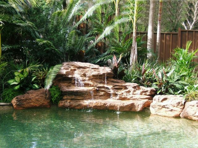 vue piscine artificiel jardin