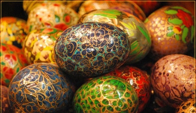 œufs de pâques décorés selon les tradition chrétiennes coloriage suffistiqué