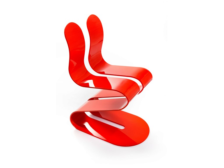 idée mobilier de jardin contemporain ergonomique rouge empilable laquée design michael damato