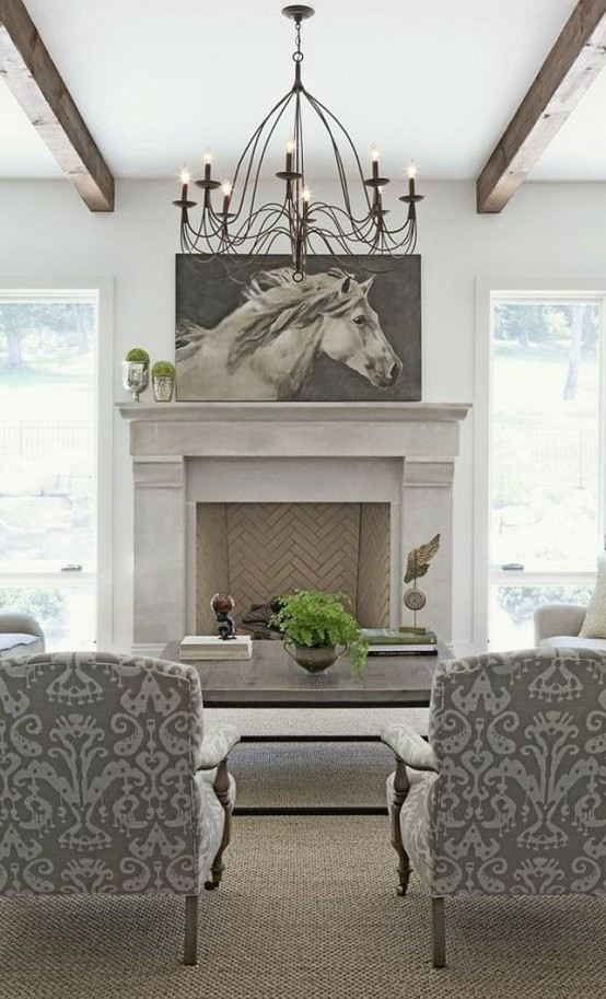 salon design en style rustique moderne cheminée tableau déco lampe suspendue fauteuil gris table de salon basse