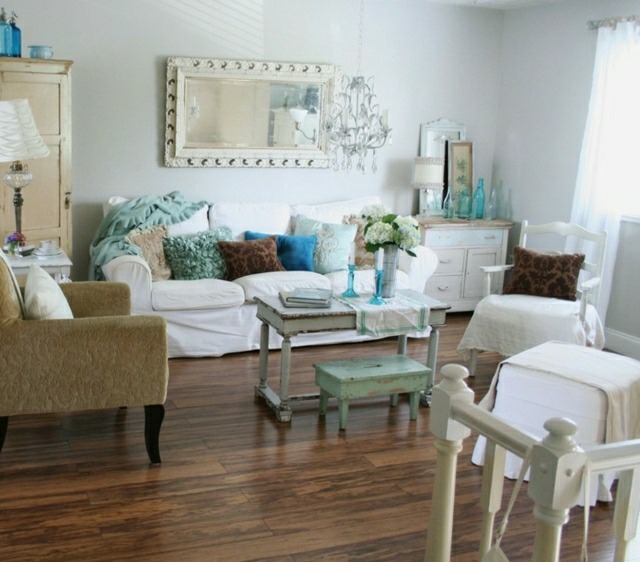 couleur bleue couleur menthe canapé blanc fauteuil beige vintage table de salon vintage en bois