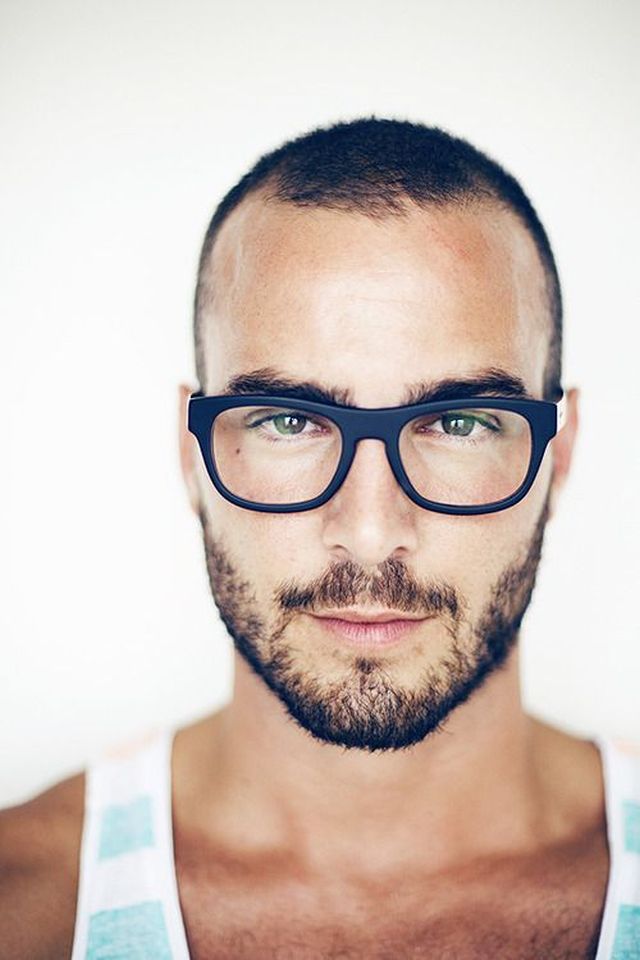 coupe cheveux court homme lunettes hipster idée barbe
