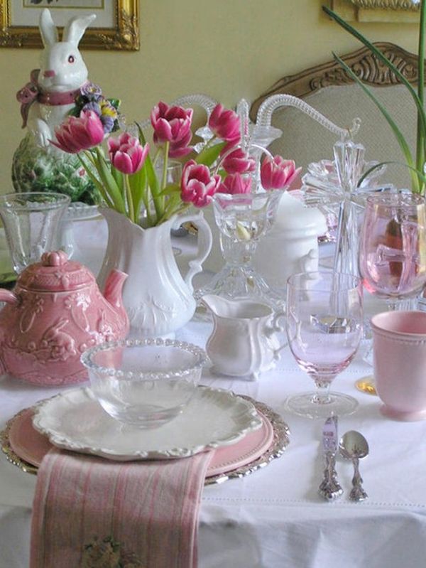 décoration de table élégante printanière rose service de luxe paques