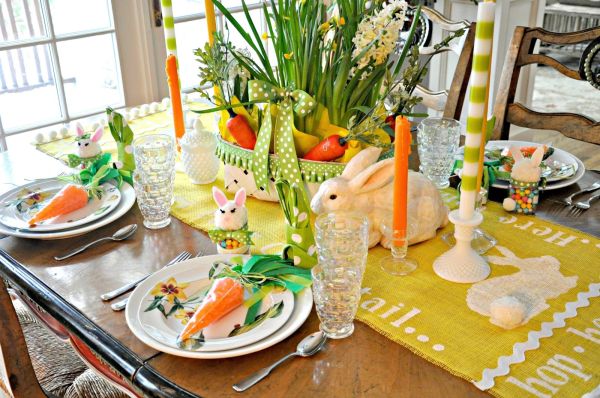 déco table printemps lapin paques carottes bouquet de fleurs bougies