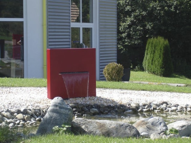 fontaine de jardin moderne cubiste WASSERFALL STELE Slink