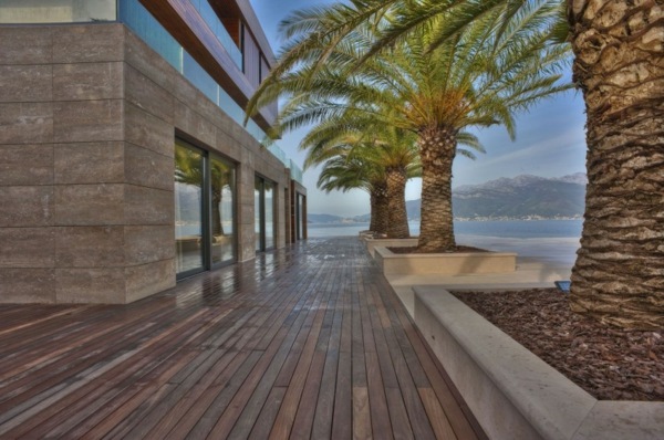 maison terrasse bois palmiers
