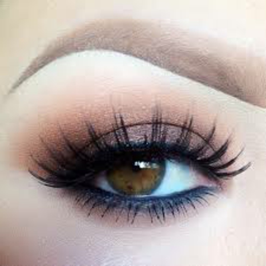 maquillage moderne yeux marrons