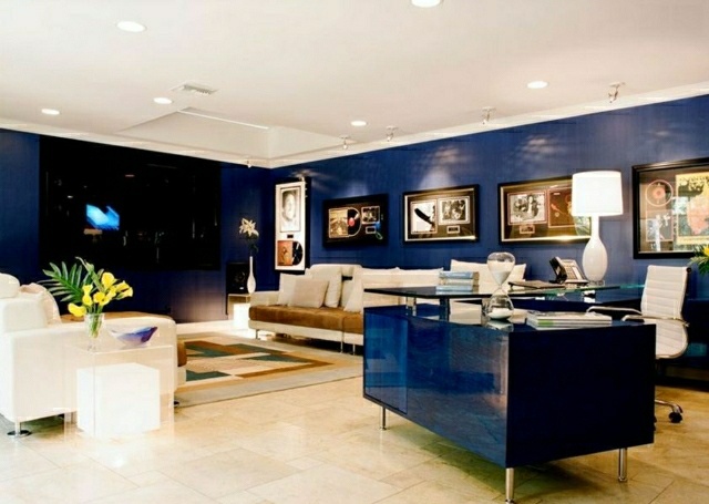 intérieur indigo mobilier bureau de couleur bleu indigo violacé murs indigo décoration moderne