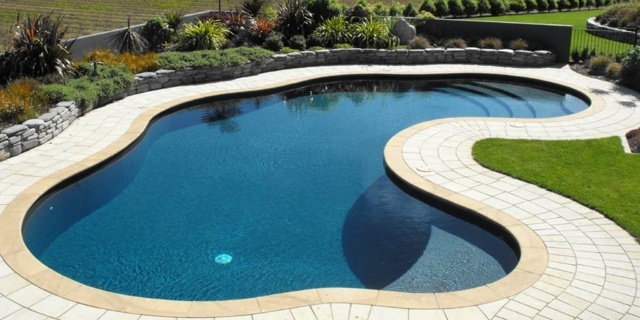 piscine creusée bois acier intex pas cher discount aménagement jardin avec piscine