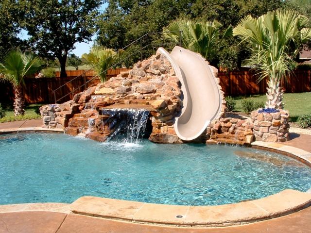 piscine jardin design enterrée pierre palme exotique