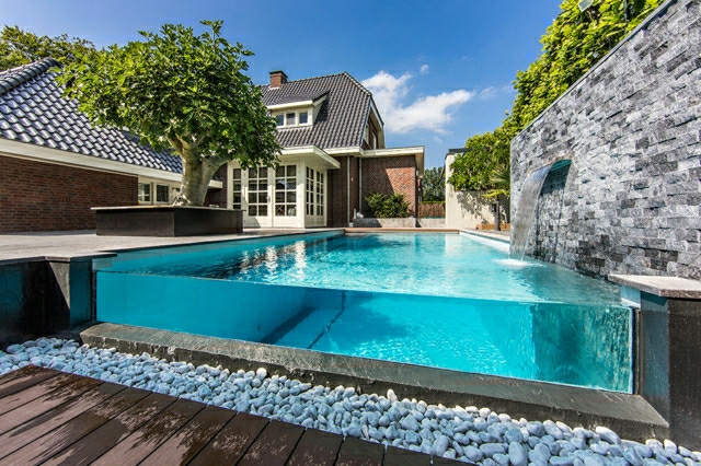 piscine creusée originale jardin grande luxe