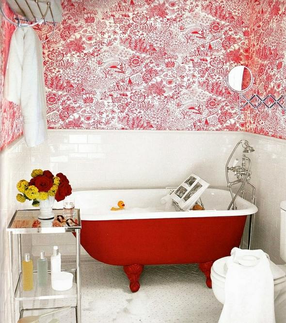 salle bain moderne baignoire rouge