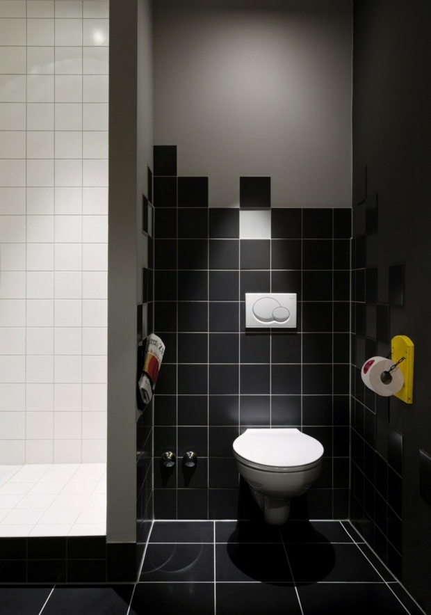 salle de bain chic avec carrelage noir raffiné