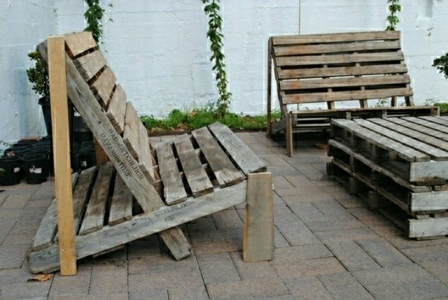 mobilier en palettes salon de jardin pas cher écolo sympa table et banc de jardin en palette bricolage 
