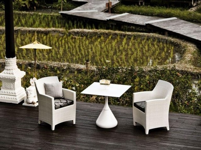 salon de jardin moderne table de jardin et fauteuil de jardin blanc dedon fibre résine tressée