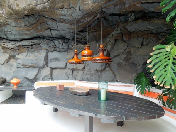 table salon suspensions grotte