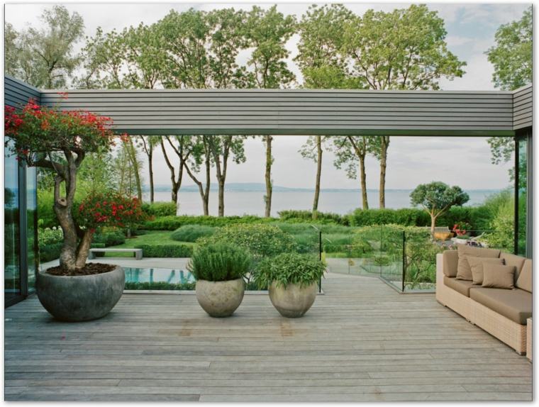 comment aménager son jardin terrasse canapé de jardin bois décoration plante pots de fleurs