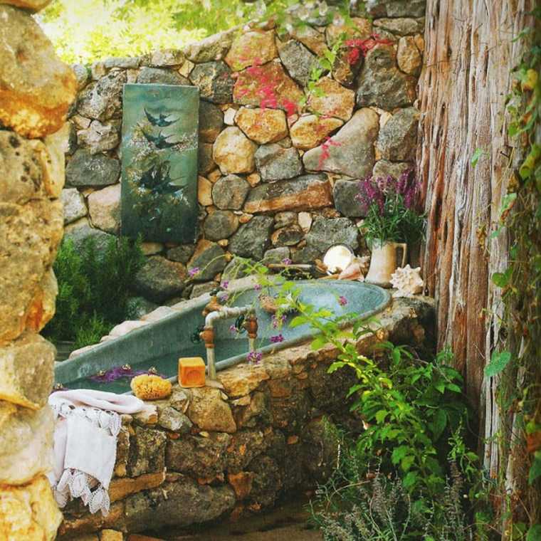 baignoire en pierre style rustique