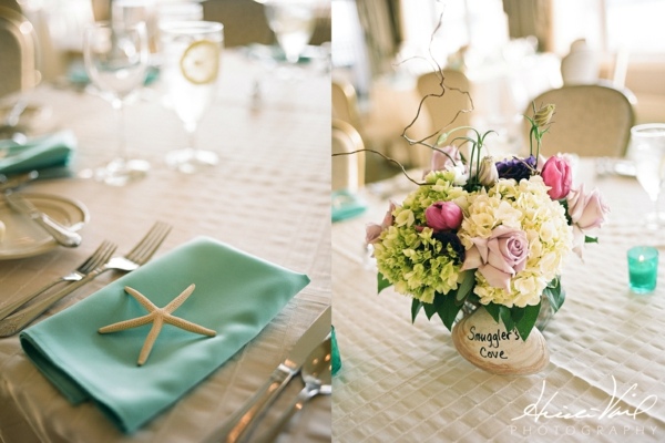décoration de mariage table bouquet de fleurs serviettes